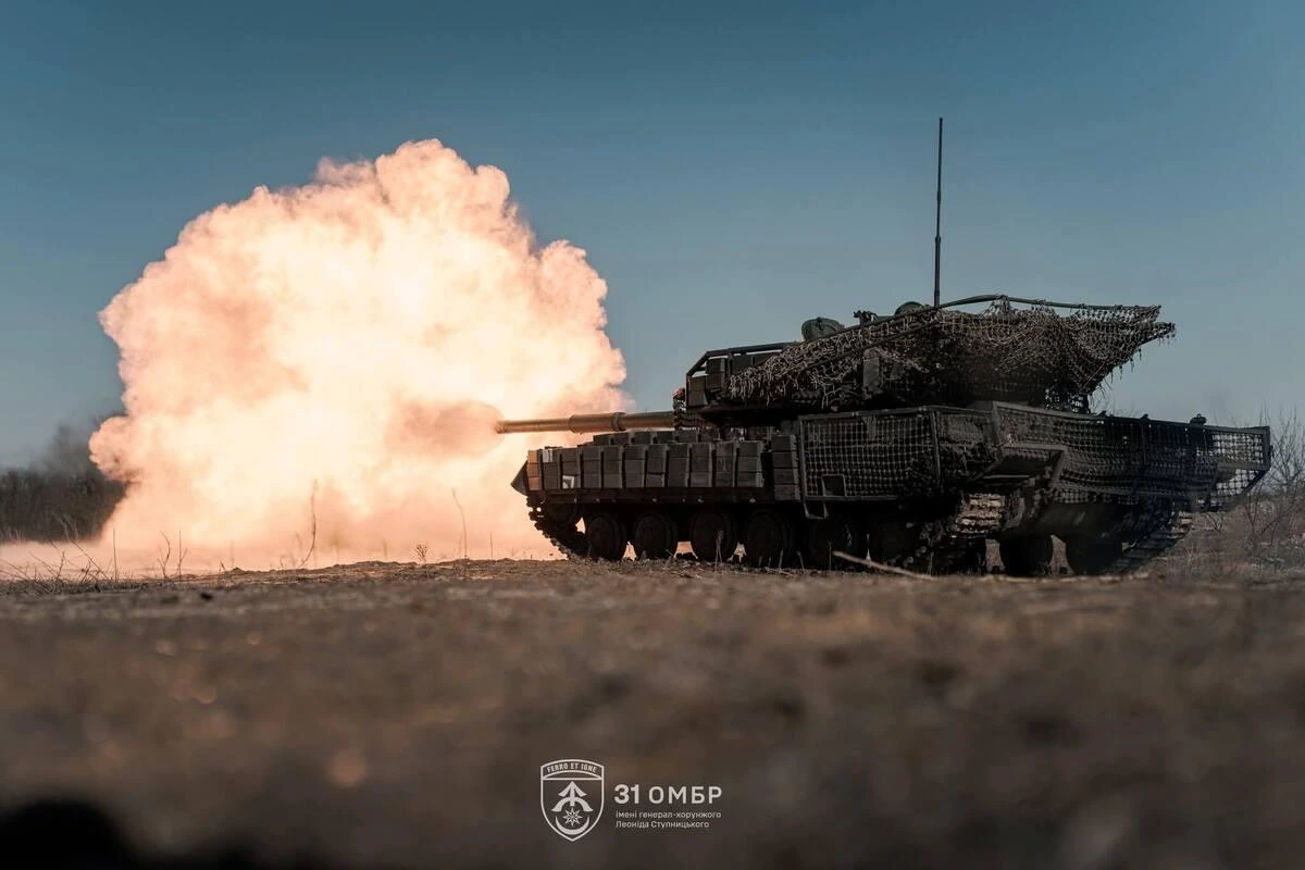 Ціни на пальне в Україні ставлять під загрозу проведення військових операцій, - Politico