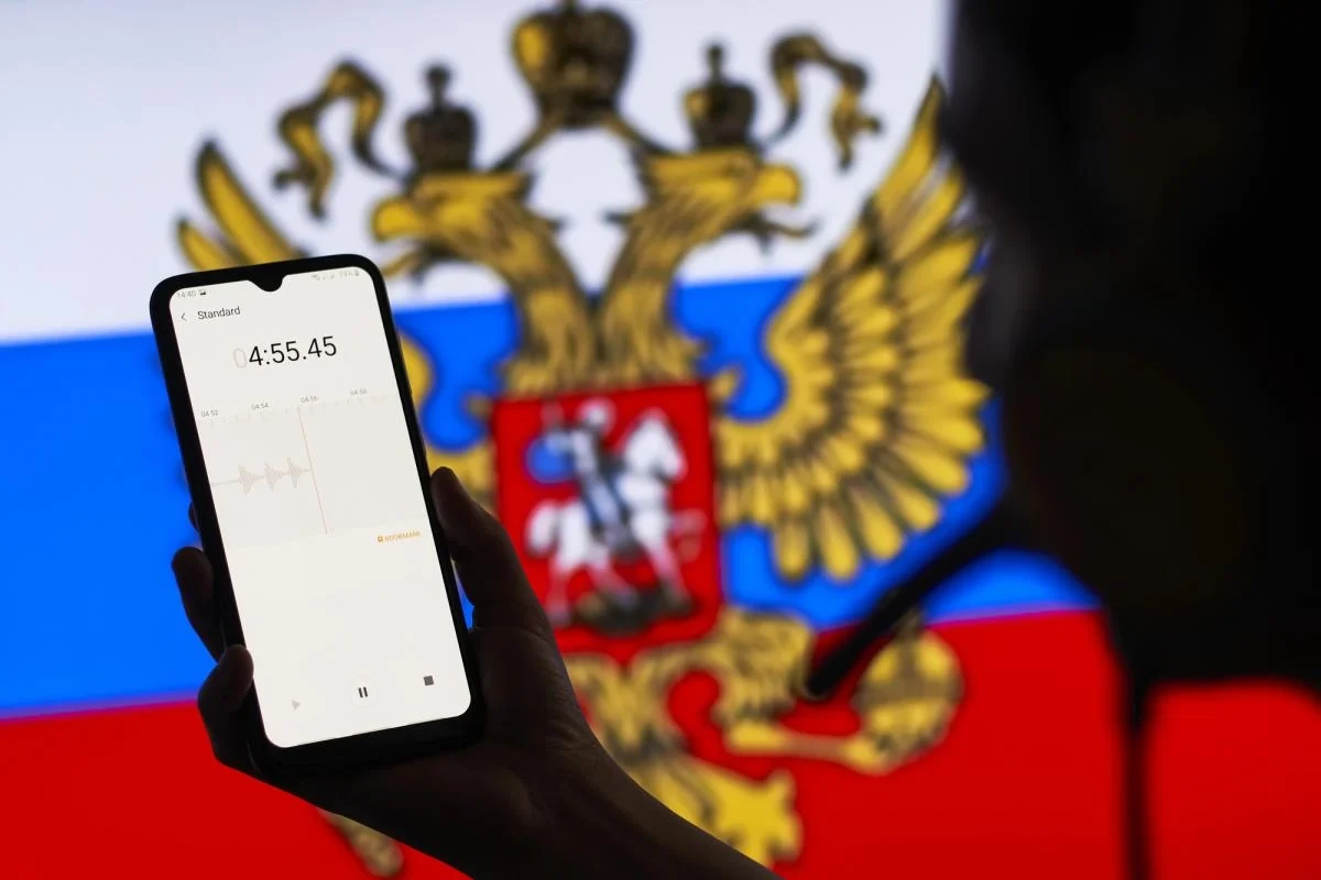 Шантаж та погрози: журналісти розповіли, як ФСБ вербує агентів серед російської опозиції