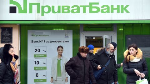 ПриватБанк змінив ціну долара: де 6 лютого вигідніший курс – у касах чи в обмінниках