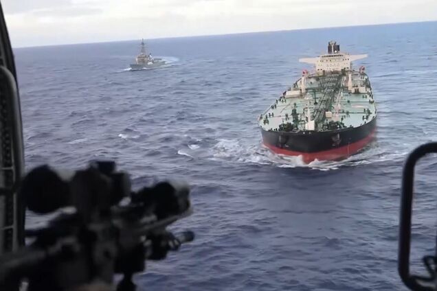 Військові США перехопили ще один танкер тіньового флоту Росії: що відомо. Відео